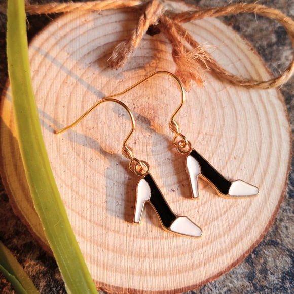 Black and White High Heels Earrings - Picture 2 of 3